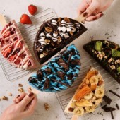 Tô điểm mùa lễ hội với những thanh bánh waffle đầy màu sắc